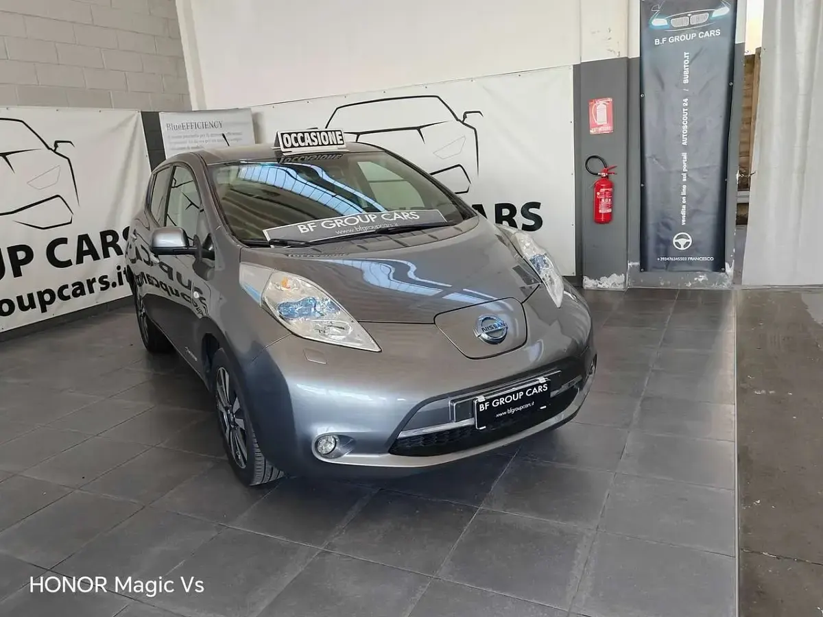 Usata Nissan Leaf Visia+ 80 kW (109 CV) 2015 Grigio fumo Utilitaria