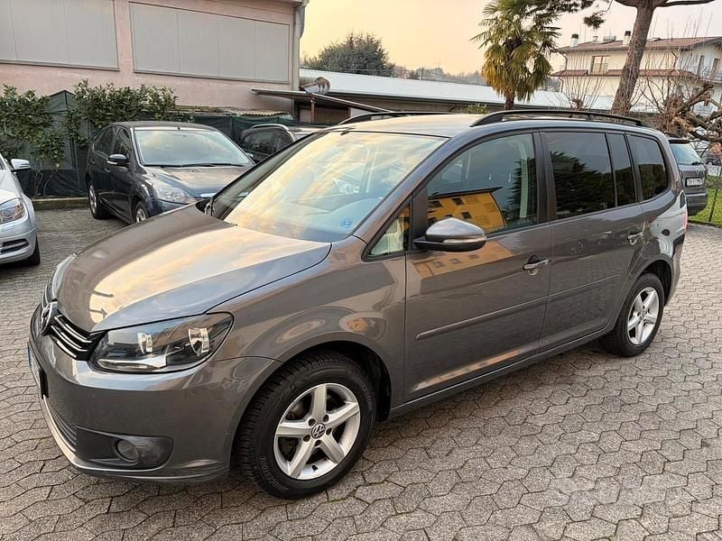 Usata VW Touran Trendline 105 CV (77 kW) 2014 Grigio Monovolume