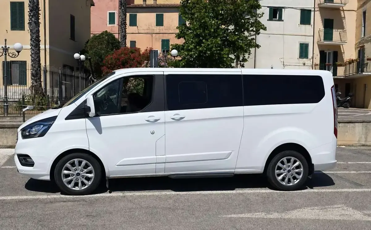 Usata Ford Tourneo Custom 150 CV (110 kW) 2022 Bianco Furgone