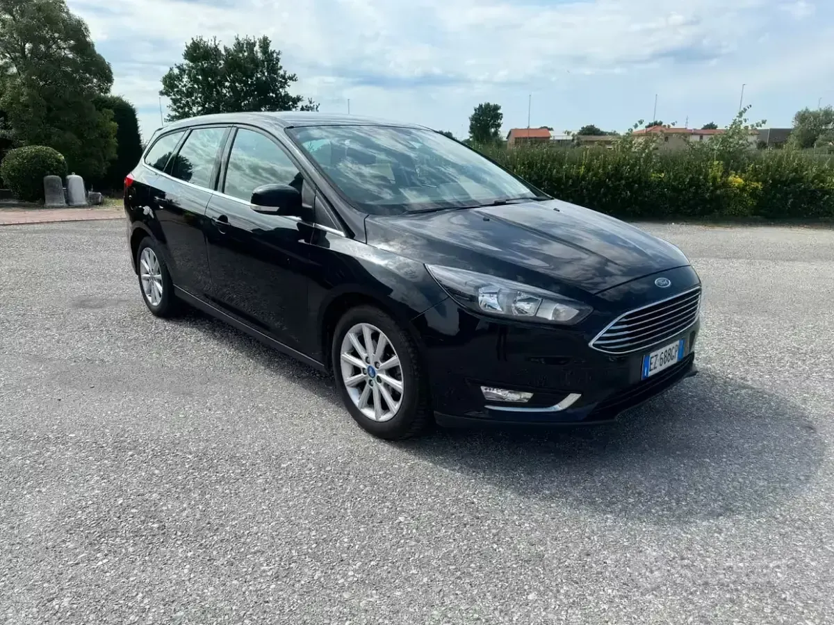 Usata Ford Focus Titanium 120 CV (88 kW) 2015 Nero Station wagon