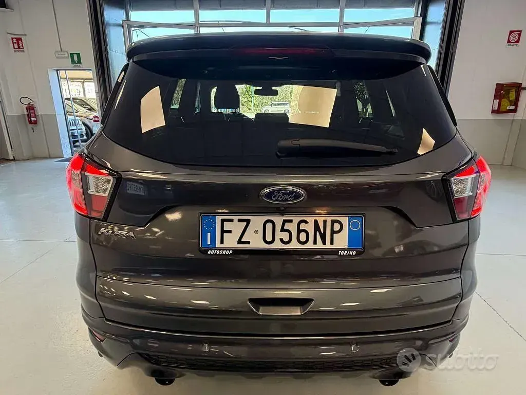 Usata Ford Kuga ST-Line 120 CV (88 kW) 2019 Grigio SUV