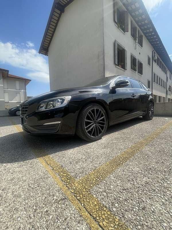 Usata 2015 Volvo V60 Kinetic Station wagon | 9500 € (Buon prezzo) - Immagine 1/4