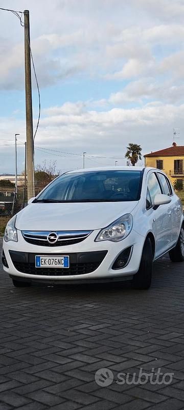 Usata Opel Corsa Edition 86 CV (63 kW) 2011 Bianco Utilitaria