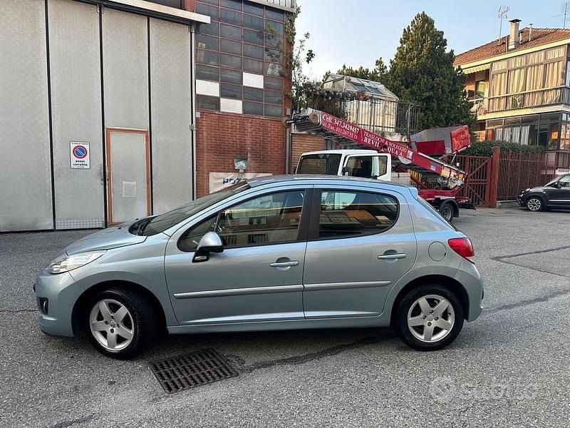 Gebraucht Peugeot 207 95 PS (69 kW) 2011 Blau Limousine