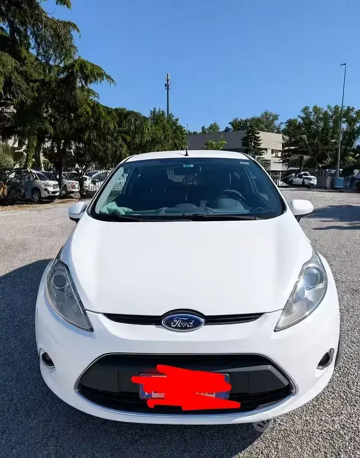 Usata Ford Fiesta Titanium 82 CV (60 kW) 2009 Bianco Berlina