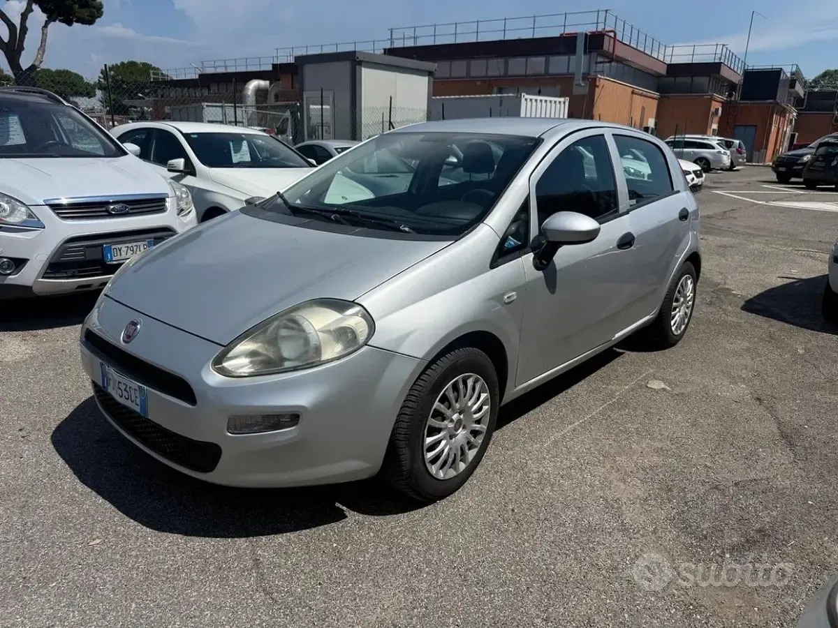 Usata Fiat Punto Lounge 77 CV (56 kW) 2016 Utilitaria