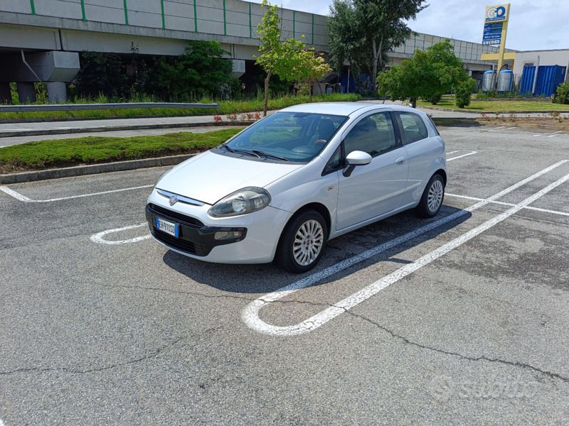 Usata 2011 Fiat Punto Evo Due volumi | 1700 € (Super prezzo) - Immagine 1/4