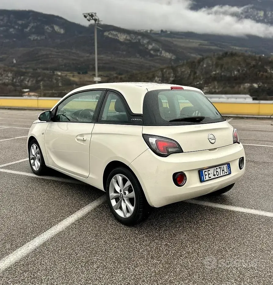 Usado Opel Adam 87 CV (63 kW) 2016 Blanco Utilitario