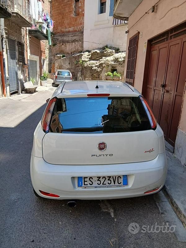 Usata Fiat Punto 75 CV (55 kW) 2013 Bianco Utilitaria