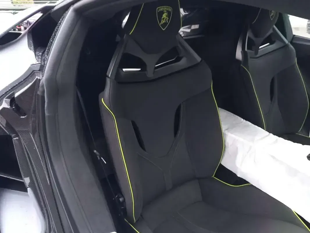 Nuova Lamborghini Revuelto 825 CV (606 kW) 2025 Grigio Coupé
