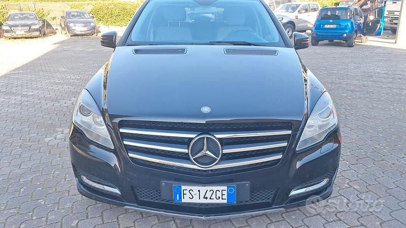 Usata Mercedes R350 Premium 265 CV (194 kW) 2011 Nero Monovolume