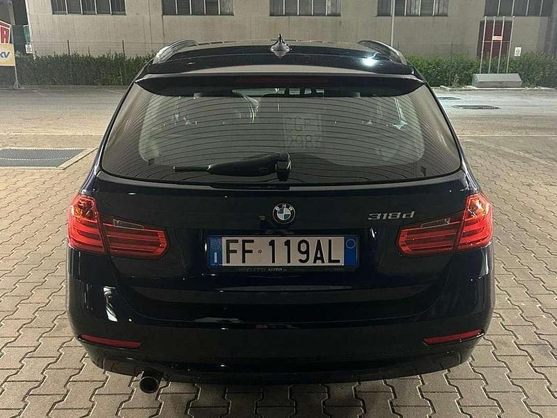 Blu/azzurro Usata 2013 BMW 318 Gran Turismo Sport Line Tre volumi | 9000 € (Super prezzo) - Immagine 1/4