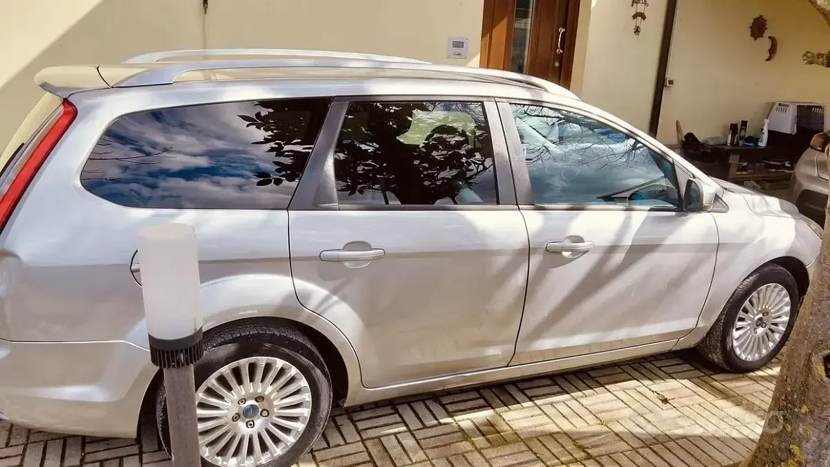 Usata Ford Focus 90 CV (66 kW) 2009 Grigio Station wagon
