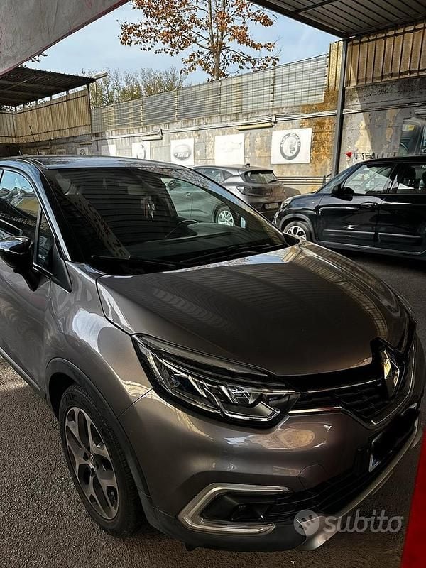Usata Renault Captur Initiale Paris 90 CV (66 kW) 2018 Grigio SUV
