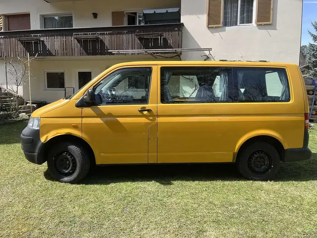 Usata VW Caravelle 86 CV (63 kW) 2003 Giallo Furgone