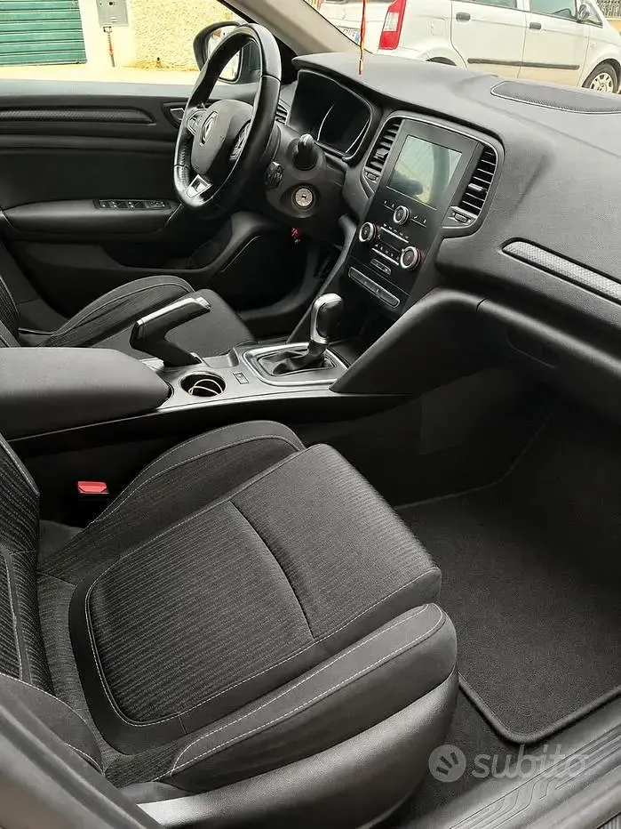 Usata Renault Mégane IV 110 CV (80 kW) 2017 Grigio Berlina
