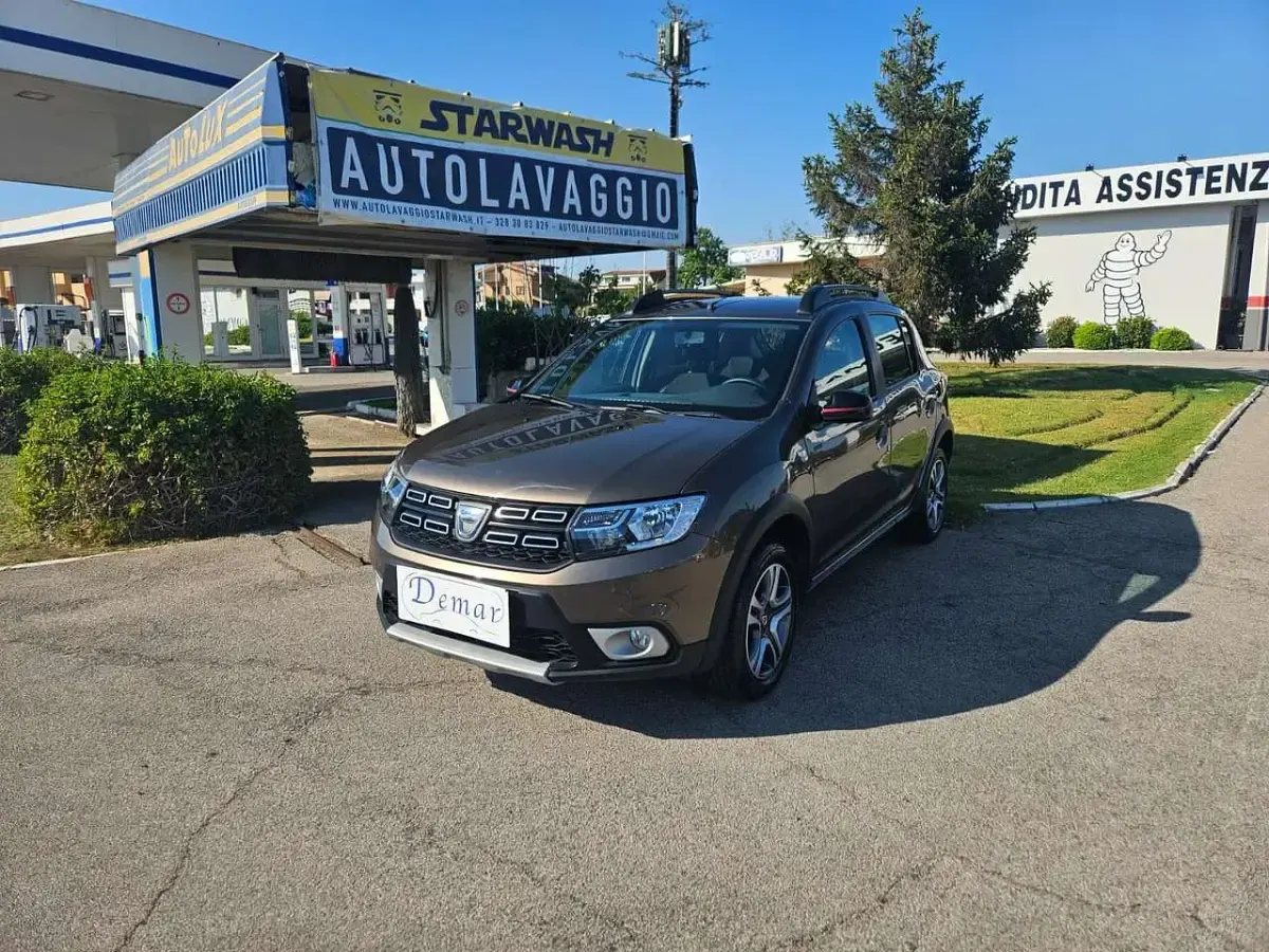 Usata Dacia Sandero Stepway 95 CV (69 kW) 2019 Bronzo Berlina