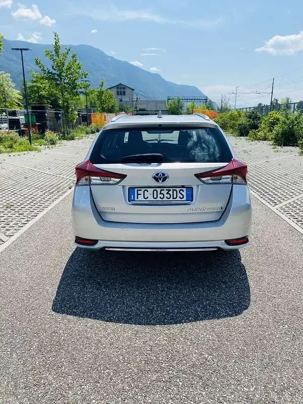 Usata Toyota Auris Hybrid Comfort 136 CV (100 kW) 2016 Station wagon