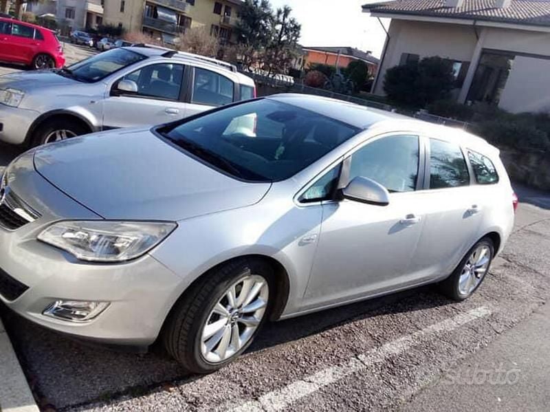 Usata Opel Astra 60 CV (44 kW) 2011 Grigio Station wagon