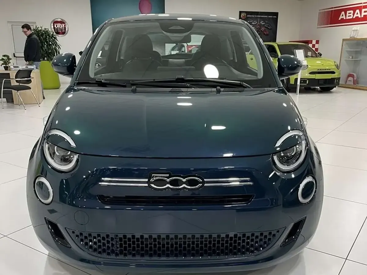 Nuova Fiat 500 65 CV (47 kW) 2025 Ocean green Berlina