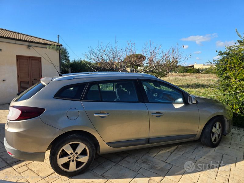 Marrone Usata 2010 Renault Mégane GrandTour Station wagon | 2800 € (Molto cara) - Immagine 1/2
