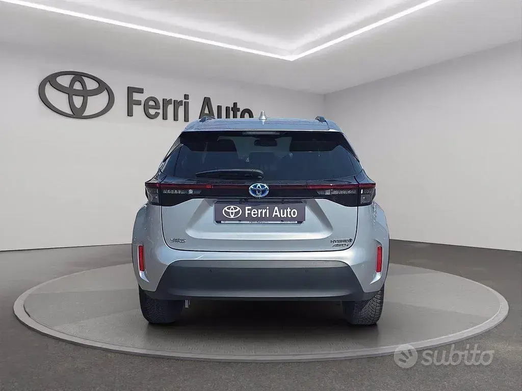 Usata Toyota Yaris Lounge 116 CV (85 kW) 2024 Grigio Utilitaria