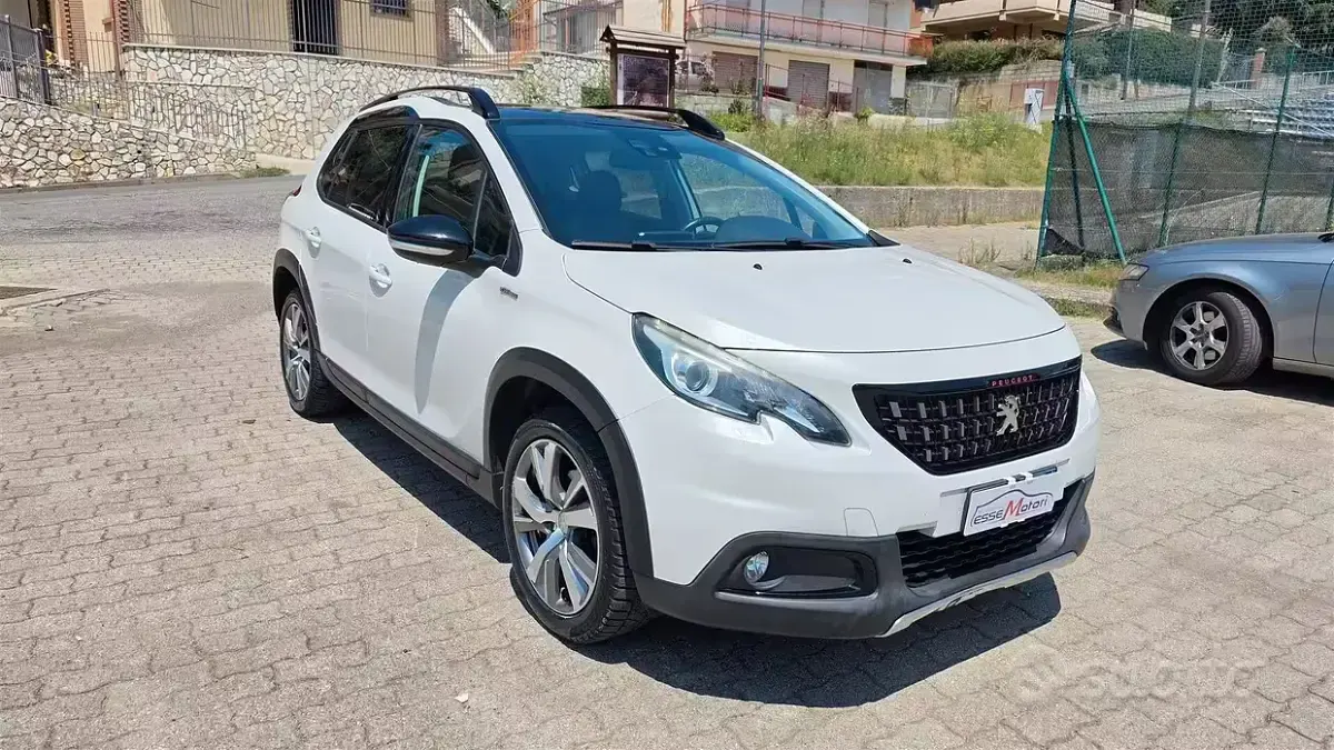 Usata Peugeot 2008 GT-line 110 CV (80 kW) 2016 Bianco SUV