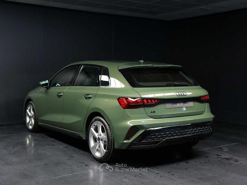 Nuova Audi A3 S-Line 150 CV (110 kW) 2026 Verde Berlina