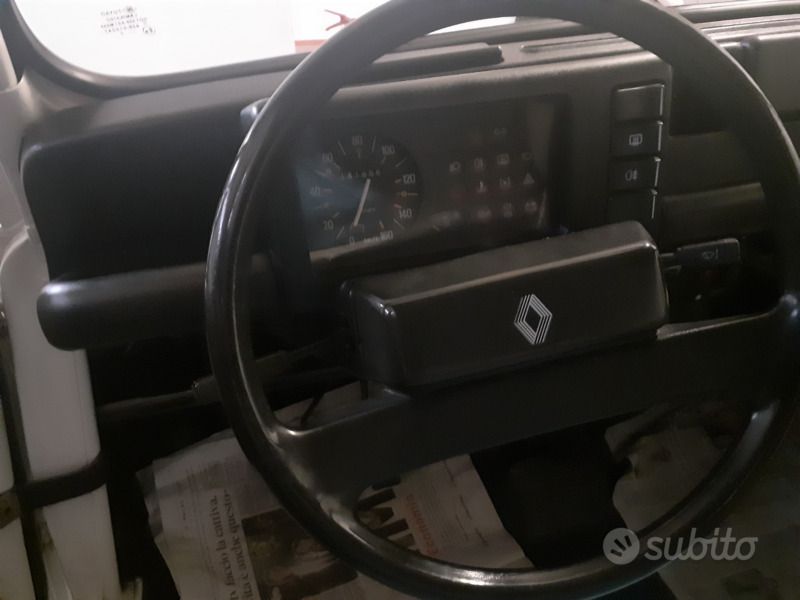 Usata Renault R4 33 CV (24 kW) 1989 Bianco Utilitaria