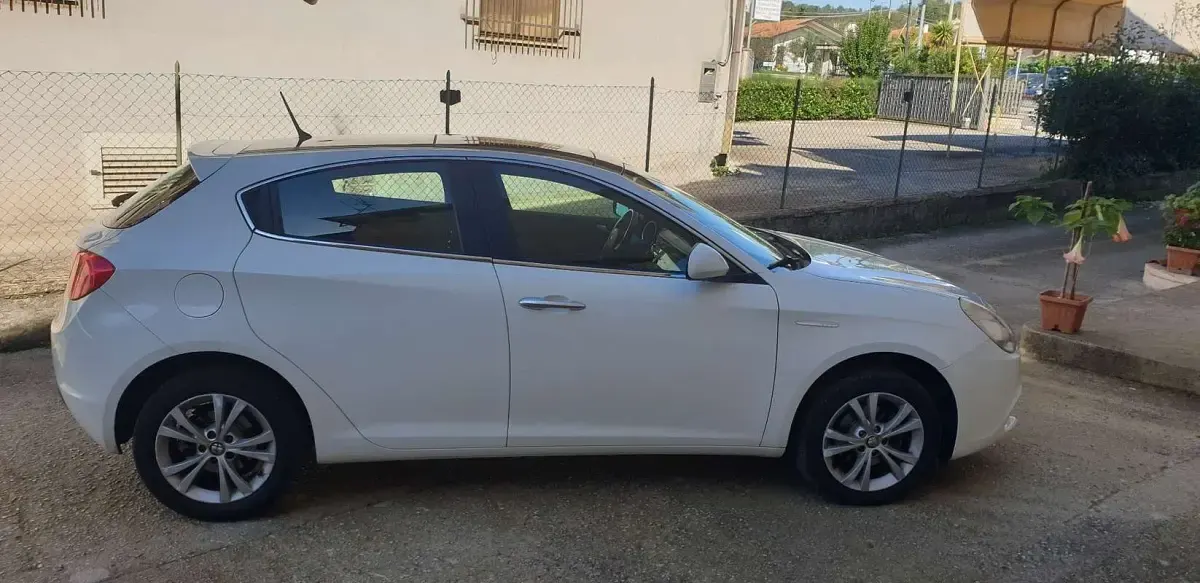 Usata Alfa Romeo Giulietta Distinctive 120 CV (88 kW) 2010 Utilitaria