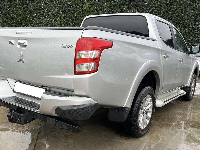 Usata Mitsubishi L200 170 CV (125 kW) 2017 Argento Pick-up