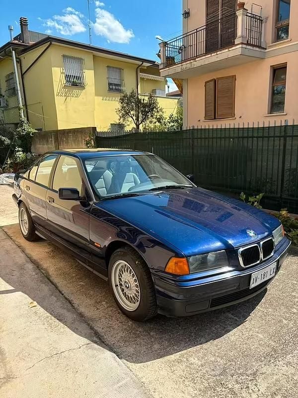 Usata BMW 318 1997 Blu Berlina