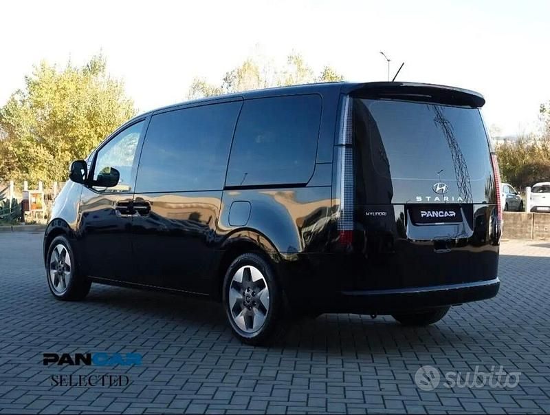 Gebraucht Hyundai Staria 177 PS (130 kW) 2023 Schwarz Van / Kleinbus