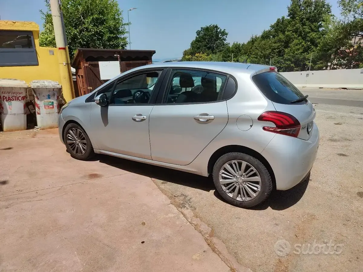 Usata Peugeot 208 2017 Grigio Utilitaria