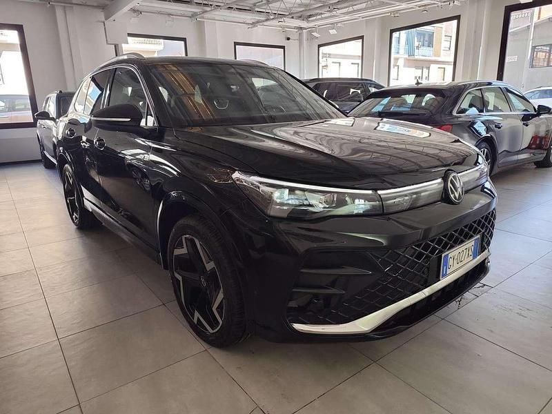 Usata VW Tiguan R-line Plus 150 CV (110 kW) 2025 Nero SUV