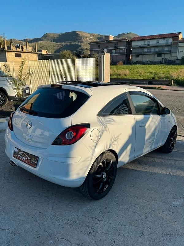 Usata Opel Corsa Enjoy 90 CV (66 kW) 2010 Bianco Utilitaria