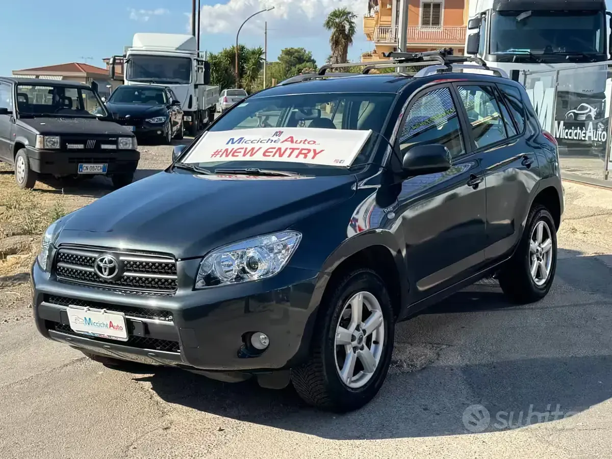 Usata Toyota RAV4 Sol 136 CV (100 kW) 2007 Grigio SUV