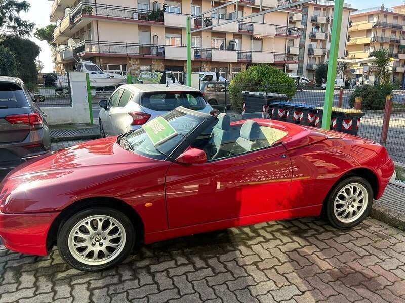 Usata Alfa Romeo Spider 144 CV (105 kW) 2000 Rosso Cabrio
