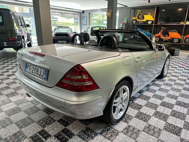 Usata Mercedes SLK200 163 CV (119 kW) 2003 Argento Cabrio