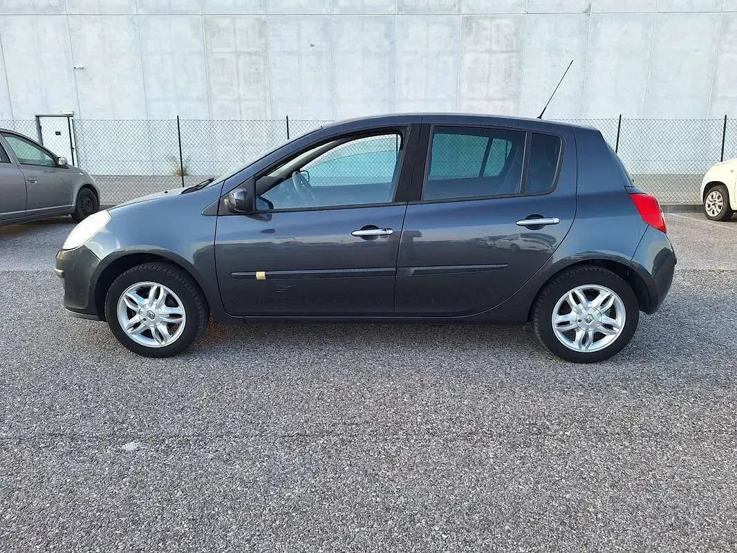 Usata Renault Clio II LE 75 CV (55 kW) 2008 Berlina