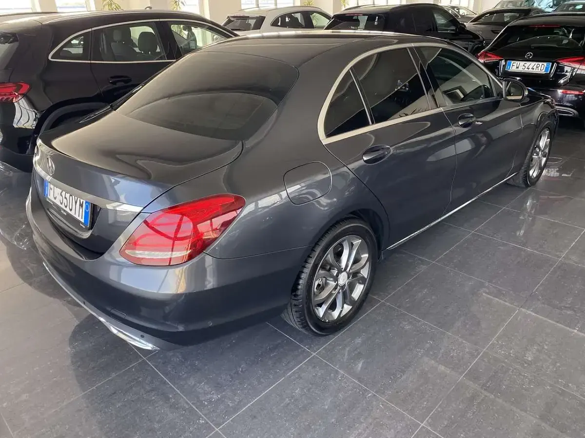 Usata Mercedes C200 136 CV (100 kW) 2016 Grigio tenorite Berlina