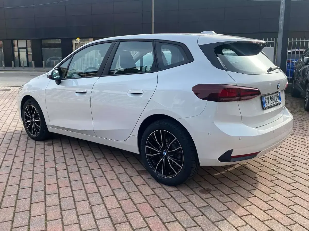 Usata BMW 218 Active Tourer Luxury Line 136 CV (100 kW) 2024 Bianco Monovolume