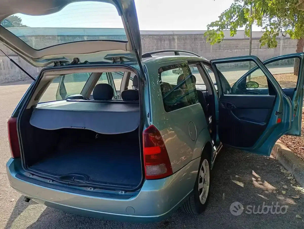 Usata Ford Focus SE 90 CV (66 kW) 2001 Verde Station wagon
