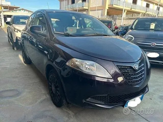 Usata Lancia Ypsilon 95 CV (69 kW) 2014 Viola Utilitaria