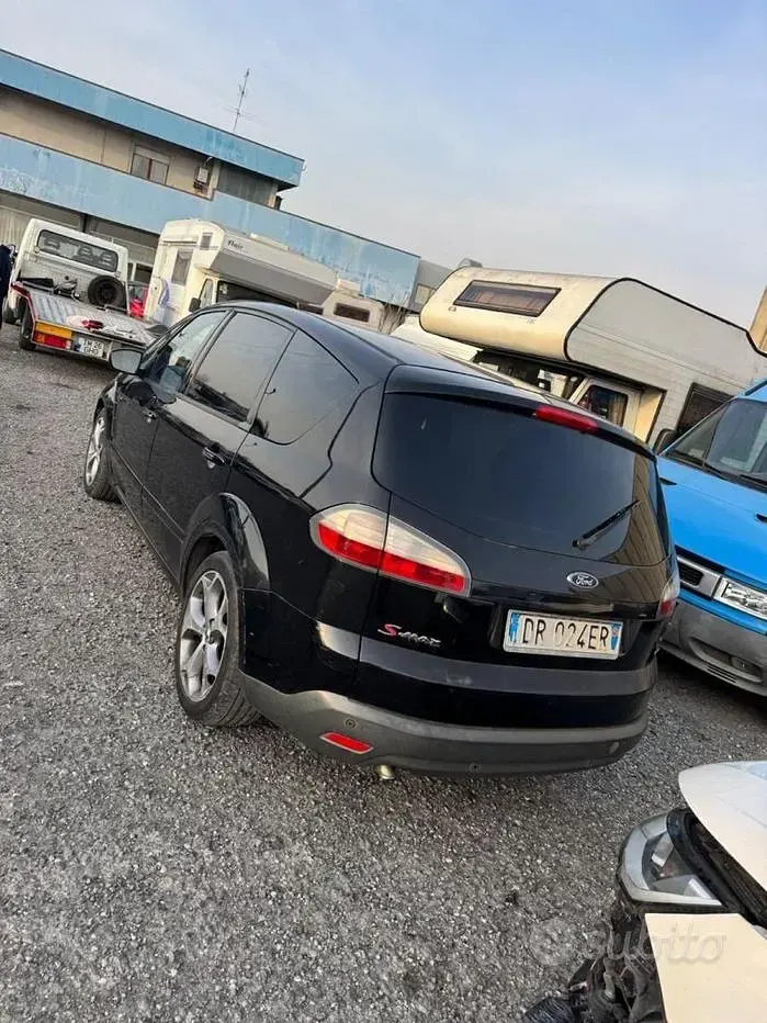Usata Ford S-MAX Titanium 140 CV (102 kW) 2008 Nero Monovolume