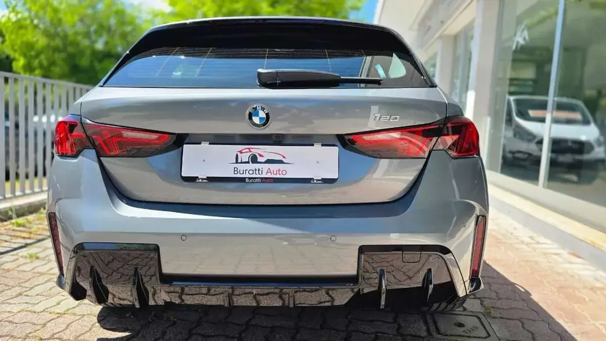 Usata BMW 120 M Sport 170 CV (125 kW) 2025 Kyscraper grey metallic Utilitaria