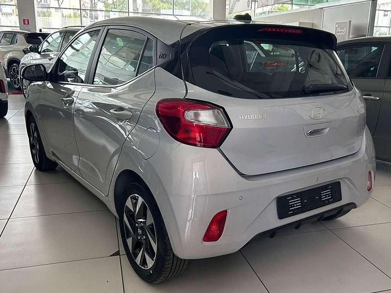 Nuova Hyundai i10 63 CV (46 kW) 2025 Grigio chiaro Utilitaria