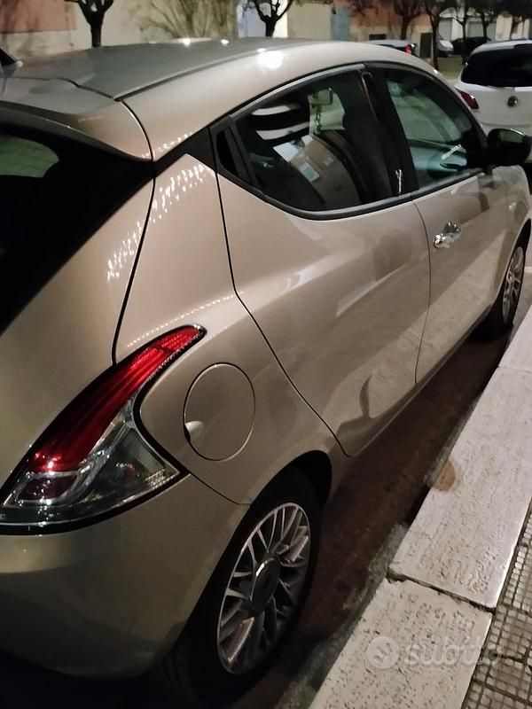 Usata Lancia Ypsilon 95 CV (69 kW) 2012 Grigio Utilitaria