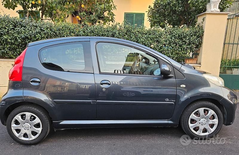 Usata Peugeot 107 68 CV (50 kW) 2011 Nero Utilitaria
