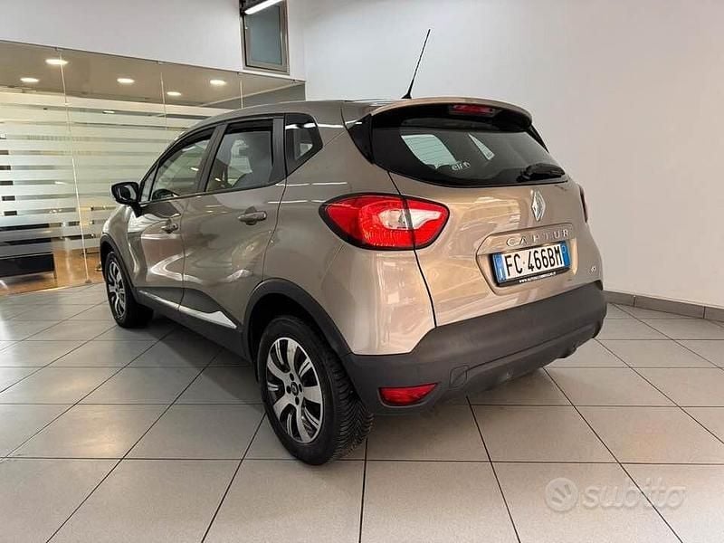 Usata Renault Captur 89 CV (65 kW) 2016 Beige SUV